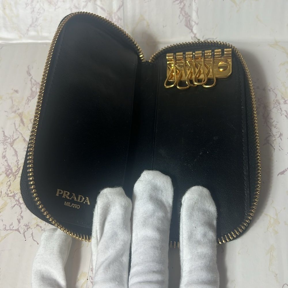 PRADA BLACK SAFFIANO ZIP AROUND KEY HOLDER - Picture 6 of 9